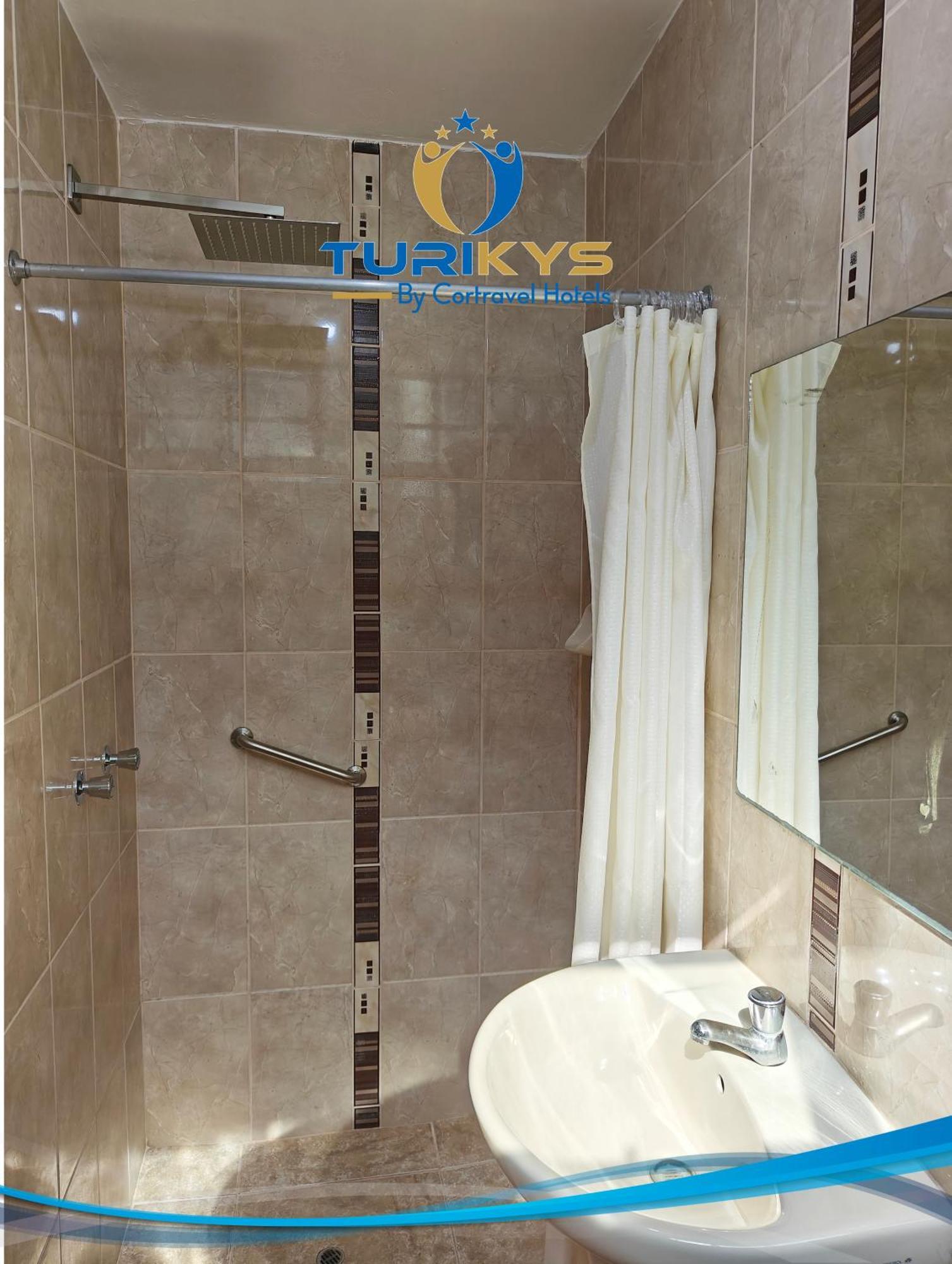 Hotel Turikys Churin Bilik gambar